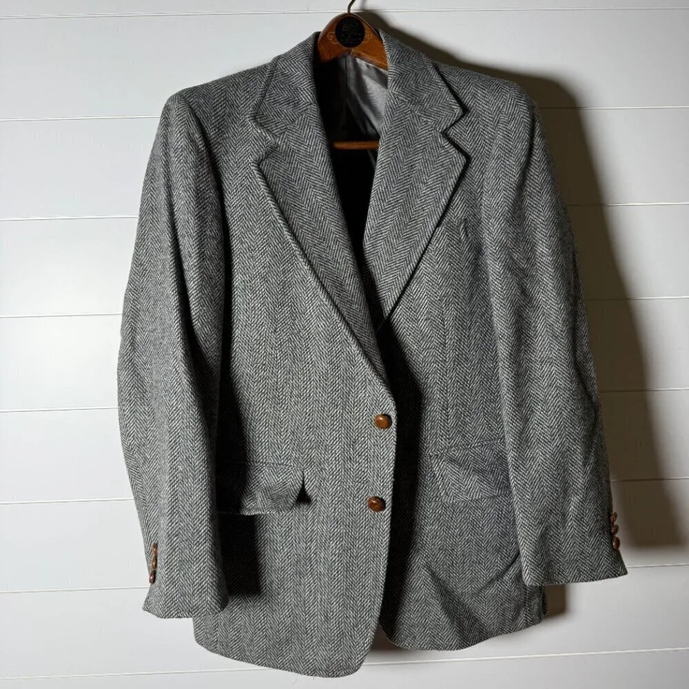 John Weitz by Palm Beach Man in Wool Gray Herringbone